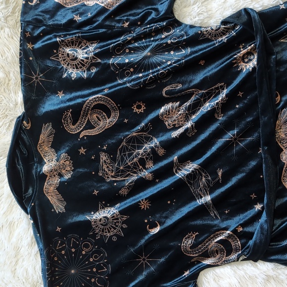 Blackmilk Harry Potter Magic Sky Velvet Swan Kimono - Picture 9 of 15